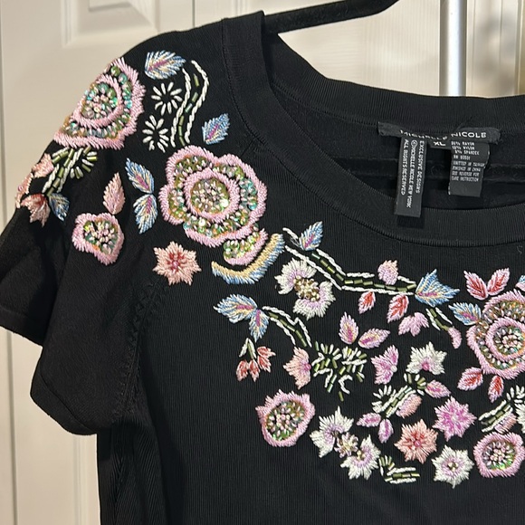 Absolutely Gorgeous Black Top Size XL - Picture 2 of 4